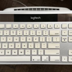 Solar Power Logitech K750 wireless keyboard 