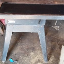 Electric saw table