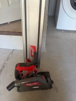 Milwaukee Fuel Cordless Track Saw with Guide Rail