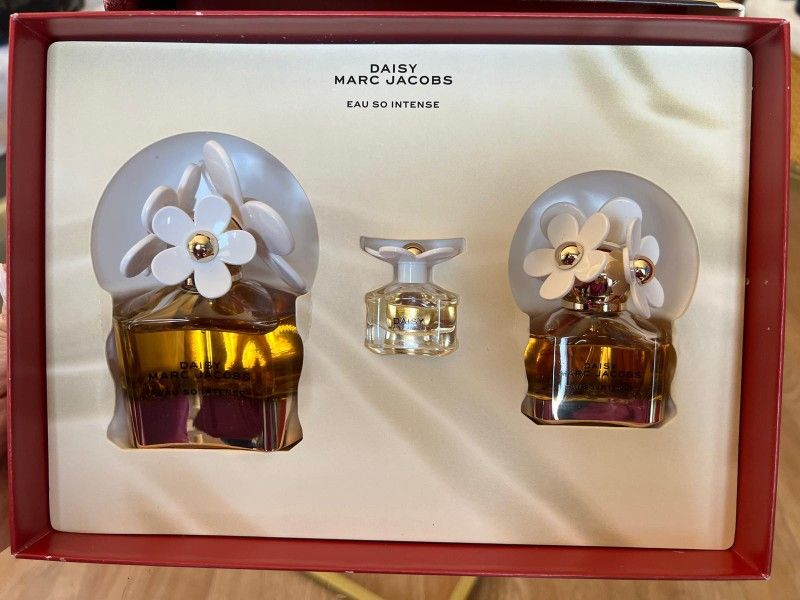 Marc Jacobs Daisy