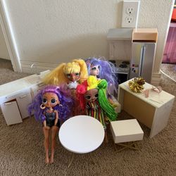 Royal High Furniture / Dolls