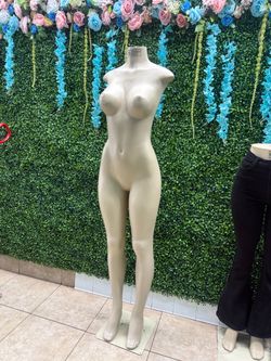 Full Body Female Mannequin – Boutique / Clothing Display