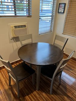 Dinning Table Set: Table & 4 Chairs
