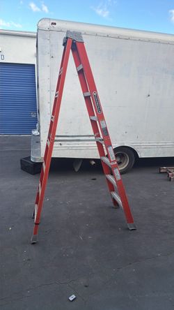 Louisville 8 foot A step ladder