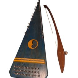 Vintage Bowed Psaltery Unbranded with bow Signed and Dated 1967.Vintage Bowed Psaltery - Unbranded - with bow  Signed and Dated 1967


