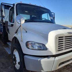 FREIGHTLINER M2