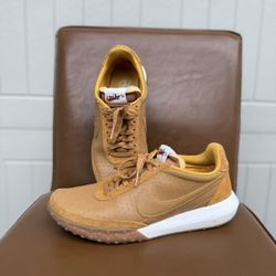 Tan Nike (Women’s Size 8)