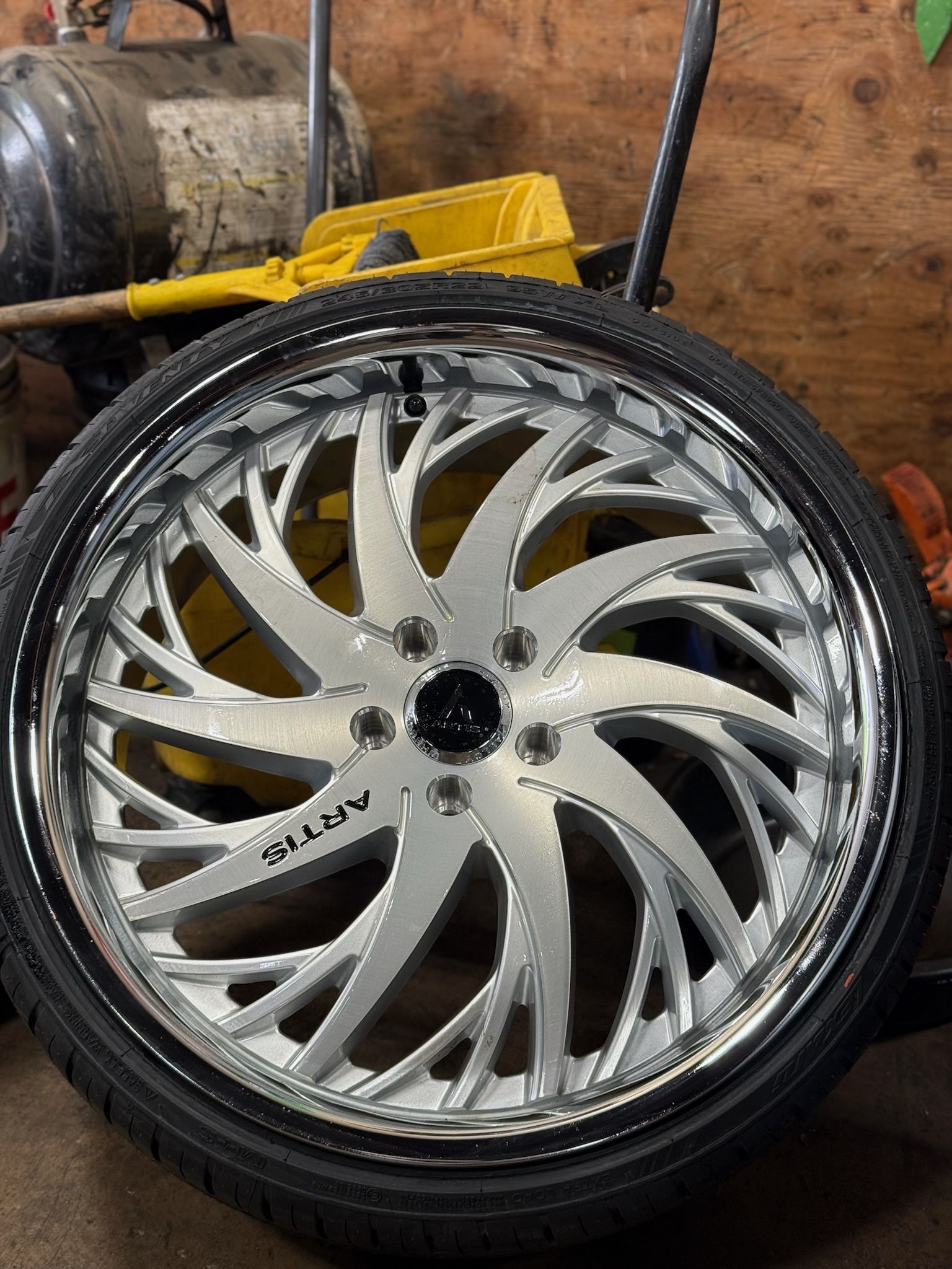 24 Inch Artis Rims 5 Lugs
