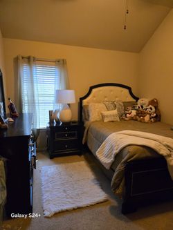Queen bedroom