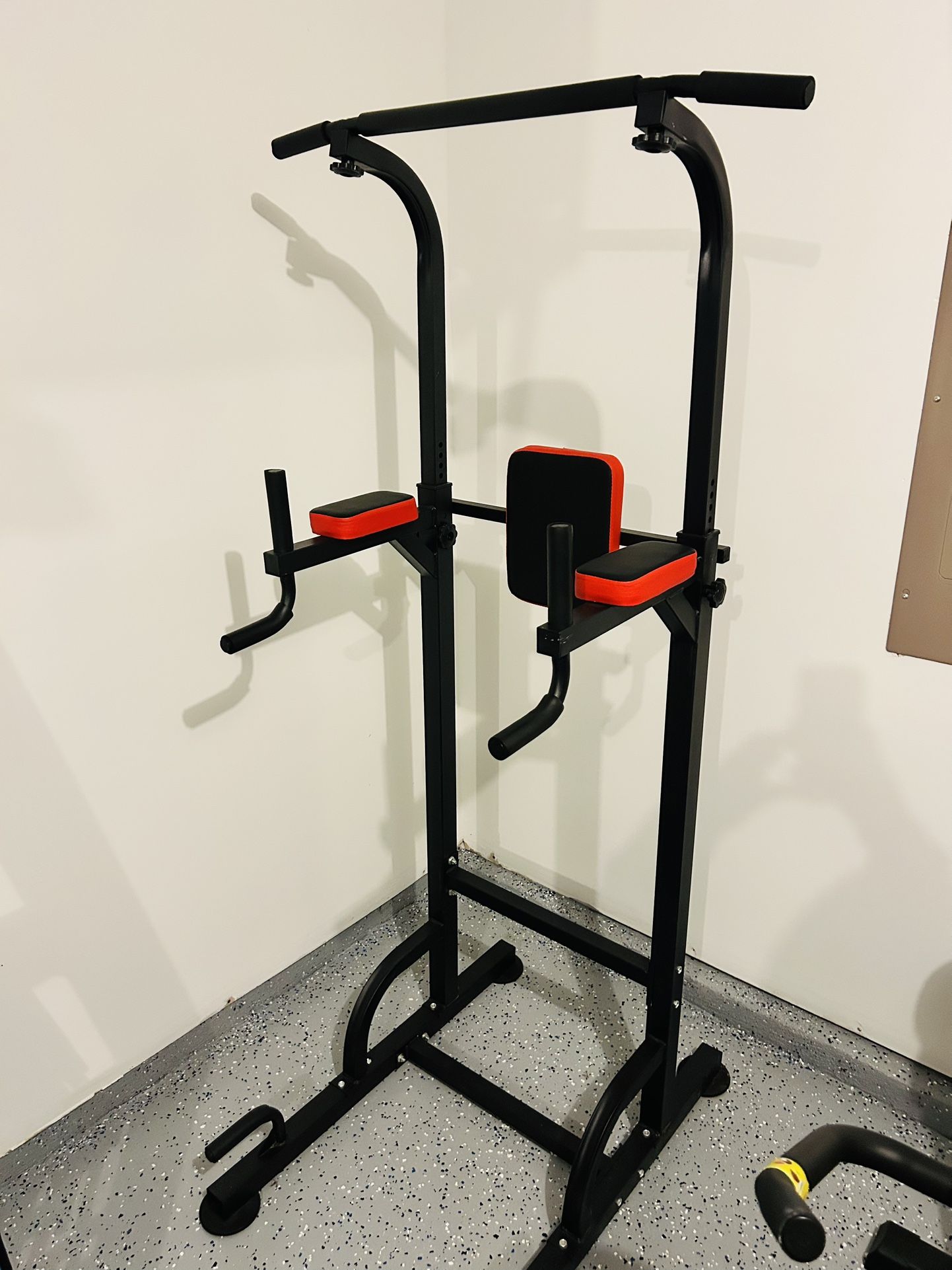 Power Tower Pull Up Bar Station