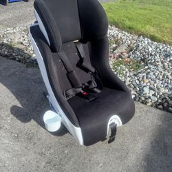✨ Clek Foonf Convertible Car Seat – Black/White (Excellent Condition) – $220 OBO – NE Seattle 