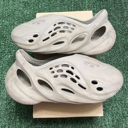 Adidas Yeezy Stone Sage Foam Runner size 9 VNDS 