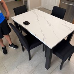 Selling New Dining Set 