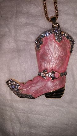 Necklace, pink cowgirl boot, 20$