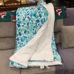 Queen size bedspread, comforter