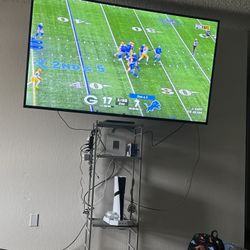 Im Selling My Tv If You Know Anyone Who Wants It Let Me Know 300 Dollars It’s A 75 Inch Vizio Smart Tv