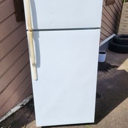 GE Fridge (Delivery Available)
