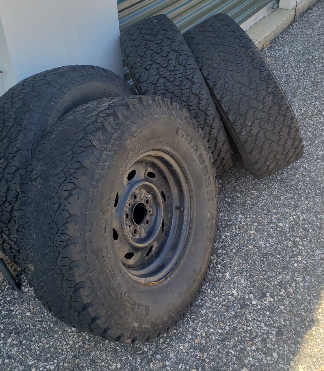 31 x 10.5 15 General Grabbers tires 114 bolt pattern