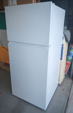 Hisense refrigerator 18 cu ft