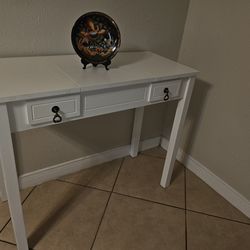 Vanity table
