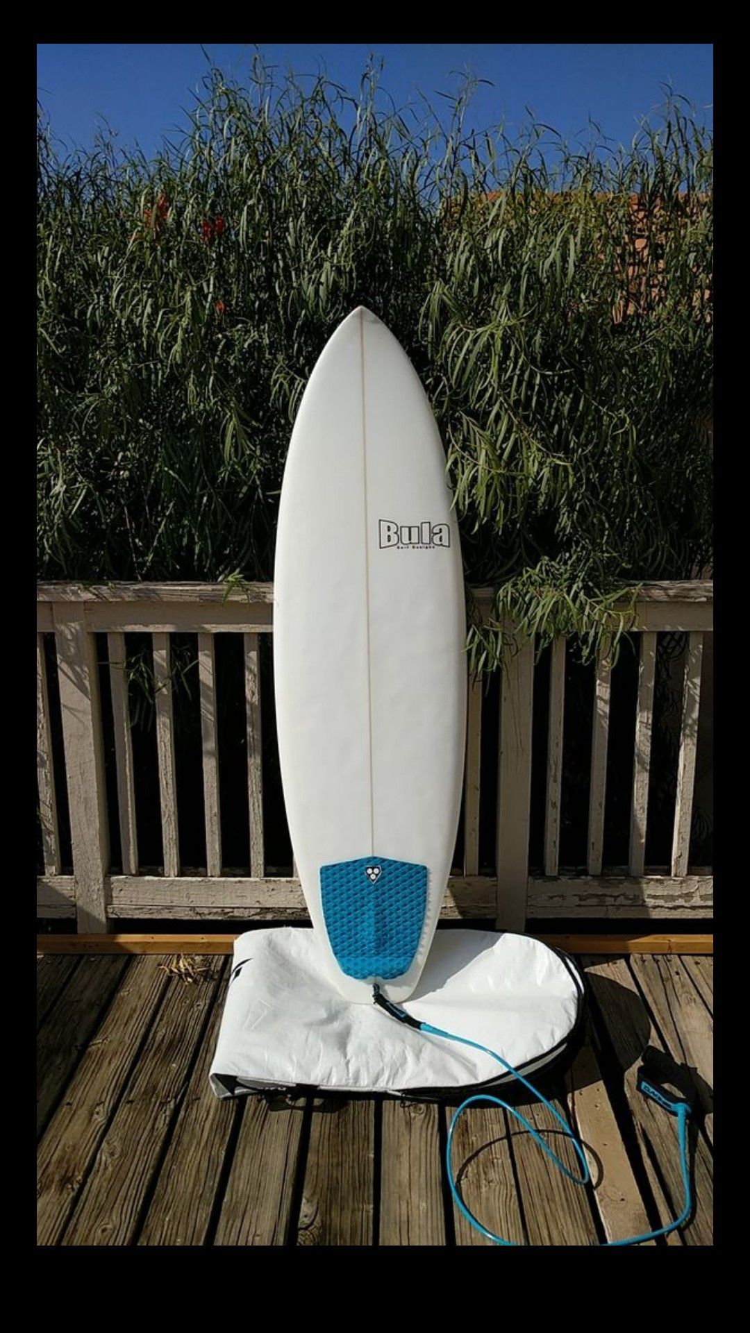 Bula 5'10" Quad Fin Surfboard, Clean with Dakine Bag
