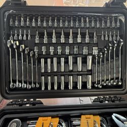 Mechanics Tool Set：DEKOPRO Mechanic Hand Tools Kit and Socket Sets, SAE and Metric, 1/2, 1/4, 3/8 Inch Ratchet Wrench, 234-Piece, Auto Tool Box Set fo