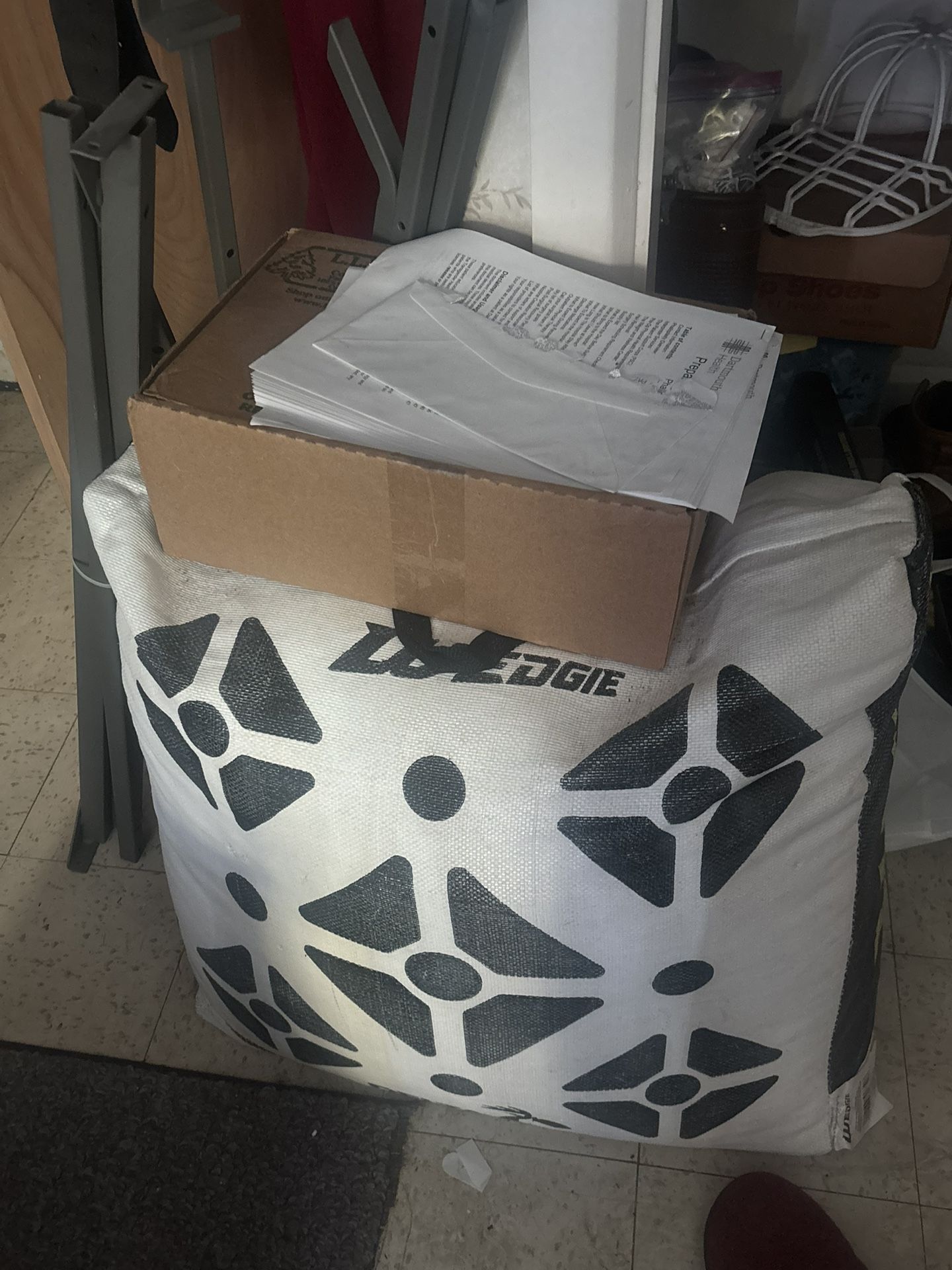 Wedgie Arrow Target and Stand