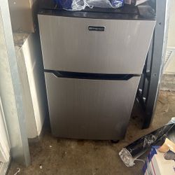 Mini Fridge 