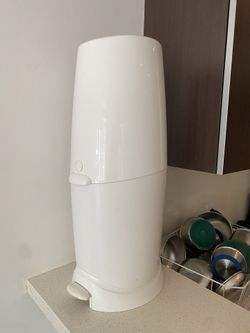 Diaper Genie with 11 refills!
