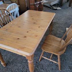 Old Farm House Oak Wood Dinning Table that extends