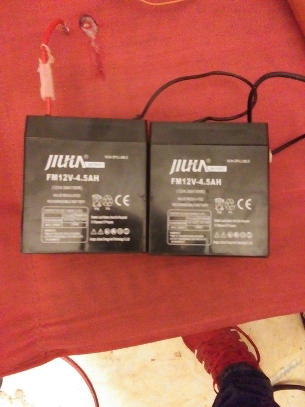 Jiuua 12 Volt 4.5 Amp Hour Rechargeable Battery
