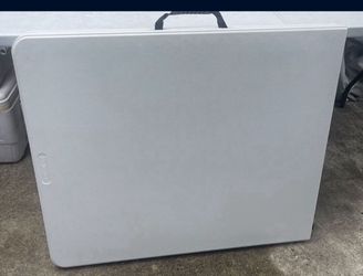 Mainstays White 6 Foot Fold-in-Half Plastic Table, Indoor