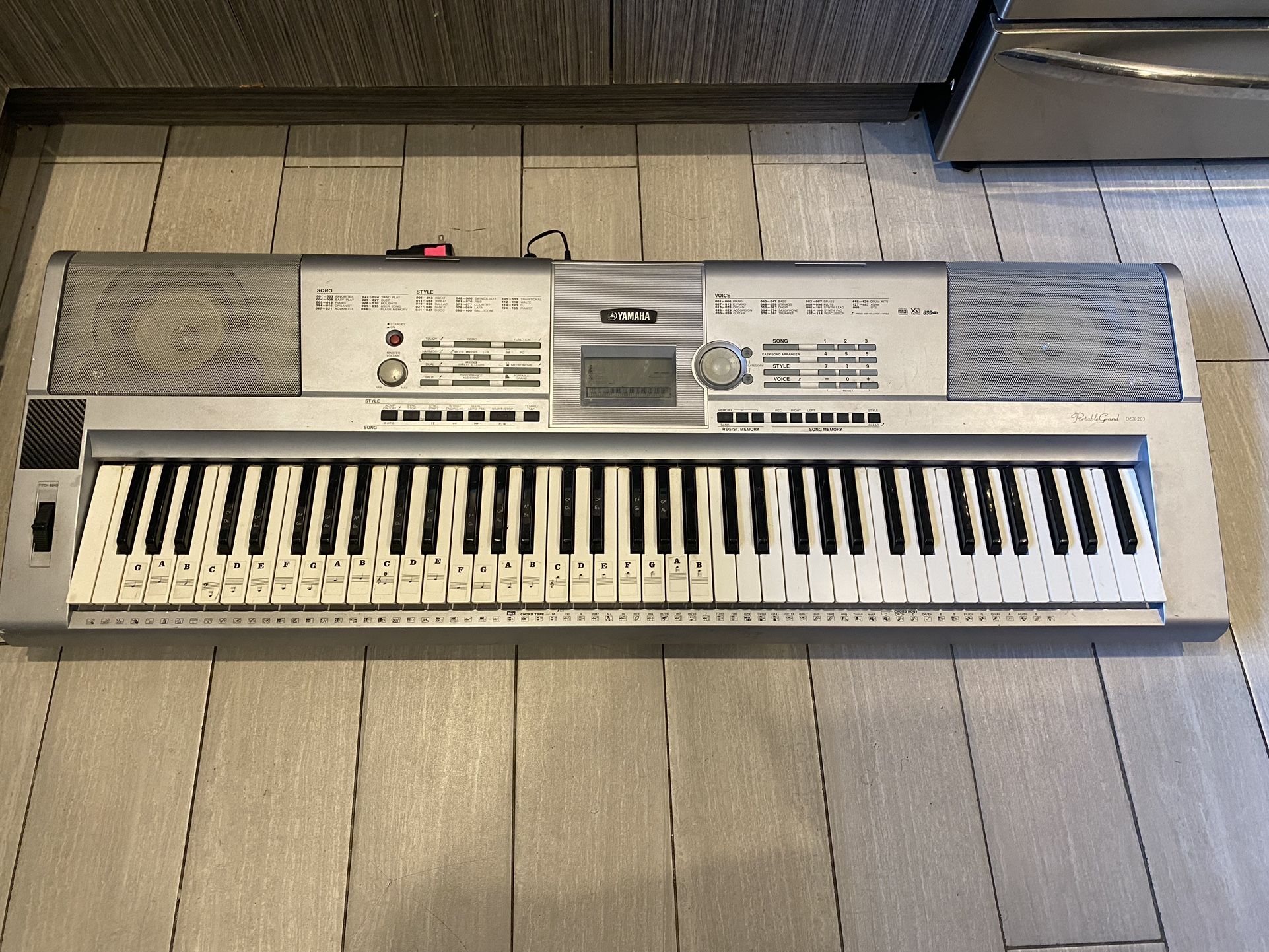 Yamaha DGX 203 76 Key Portable Grand Keyboard USB Sequence