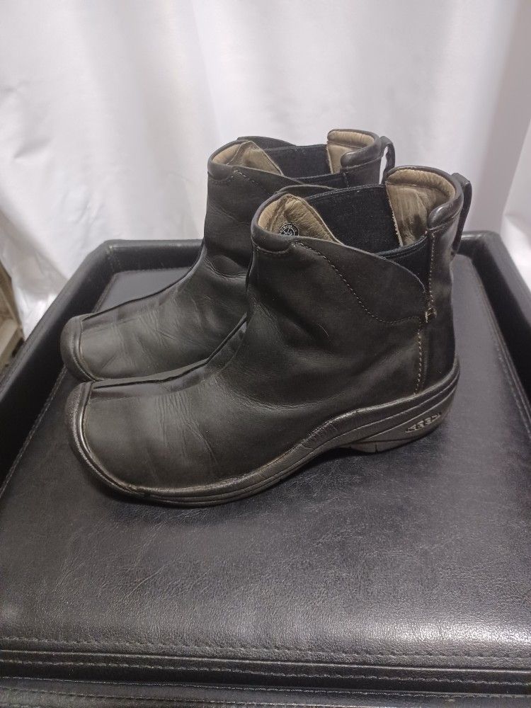 WOMENS KEEN ANKLE BOOTS