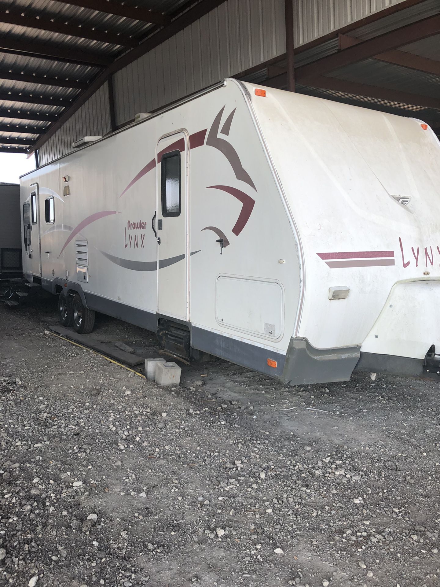 2007 bumper pull 31 ft with slide out Great camper