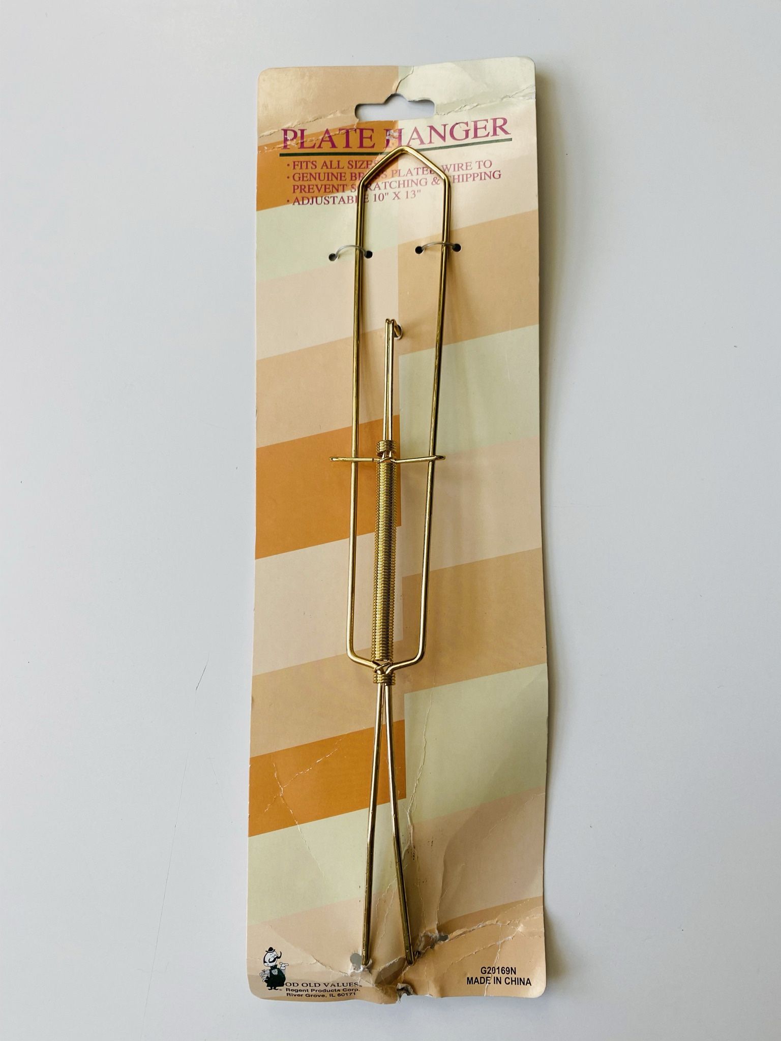 Vintage Antique Plate hanger. Good Old Values. Fits all sizes. Genuine Brass Plated Wire to prevent scratching & chipping. Adjustable 10” x 13”. Brand