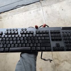 Logitech G815 LIGHTSYNC RGB Mechanical Wired Gaming Keyboard