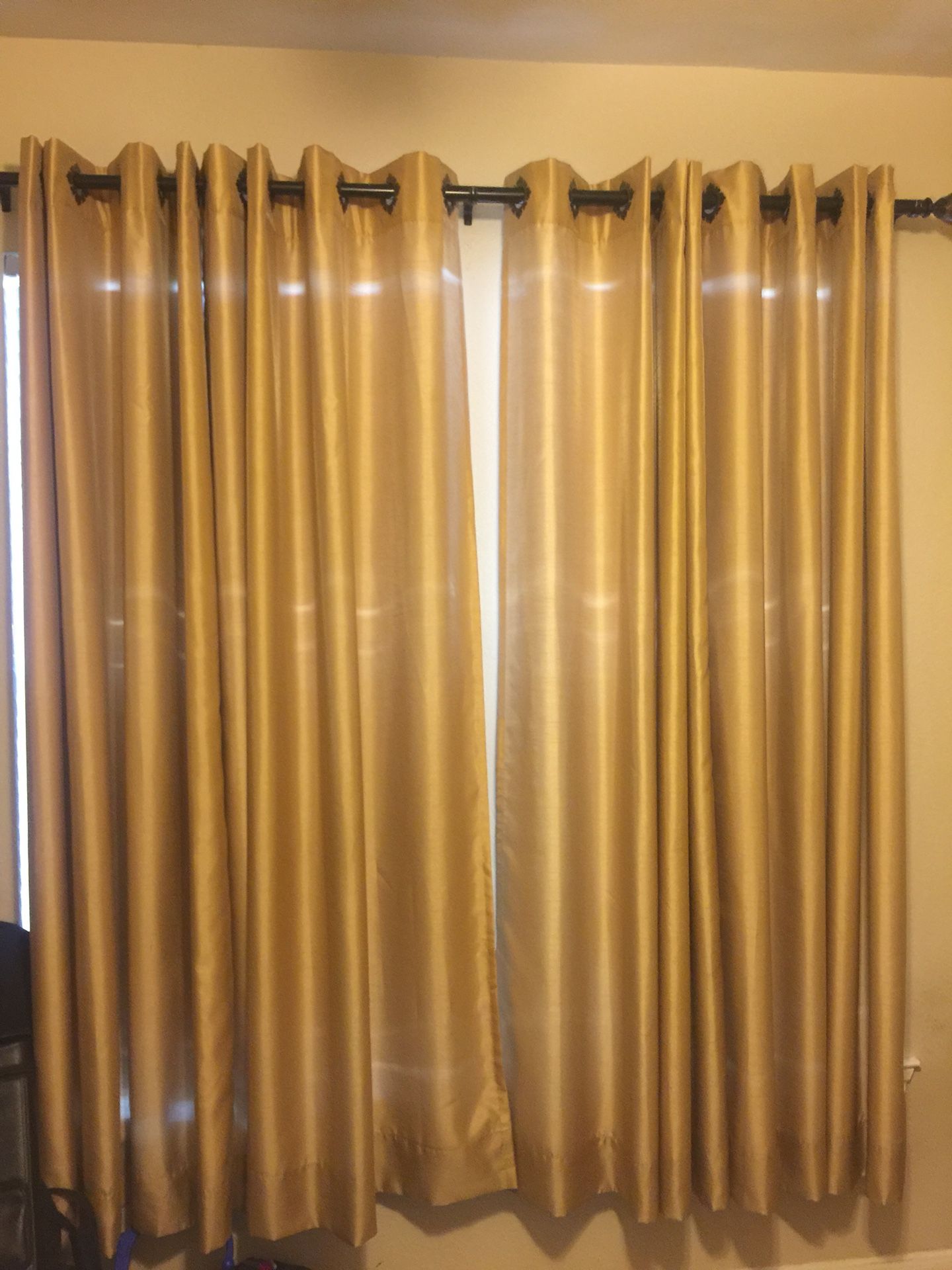 Curtains and Curtain Rod