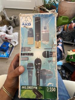 AKG D550