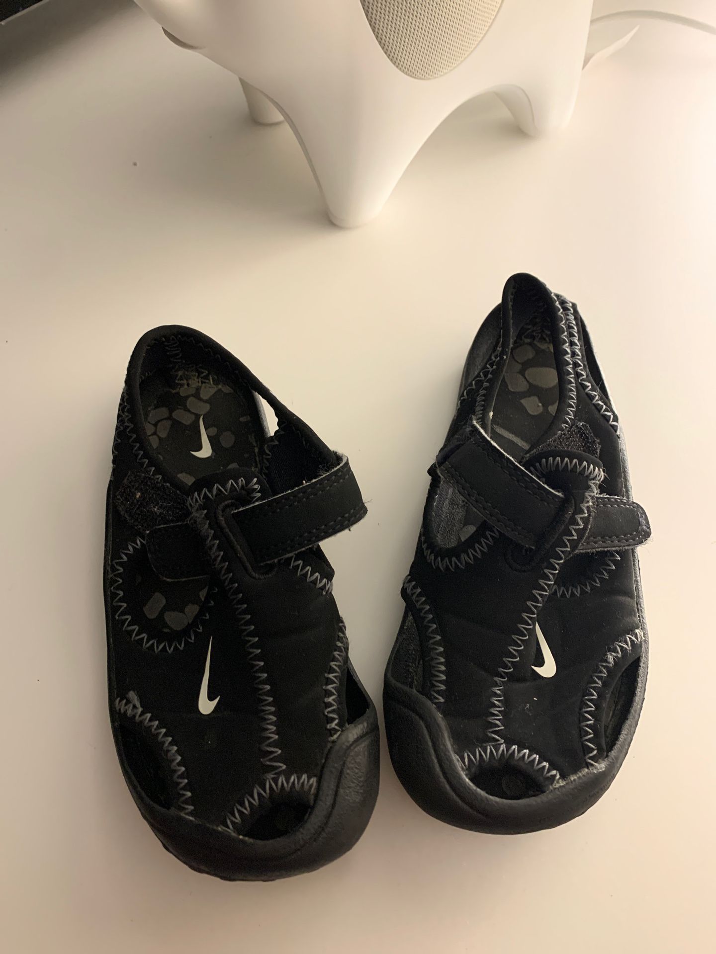 Nike kids sandals size 6