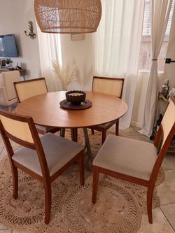 44 in round BOHO/ craftsman look table & 4 chairs