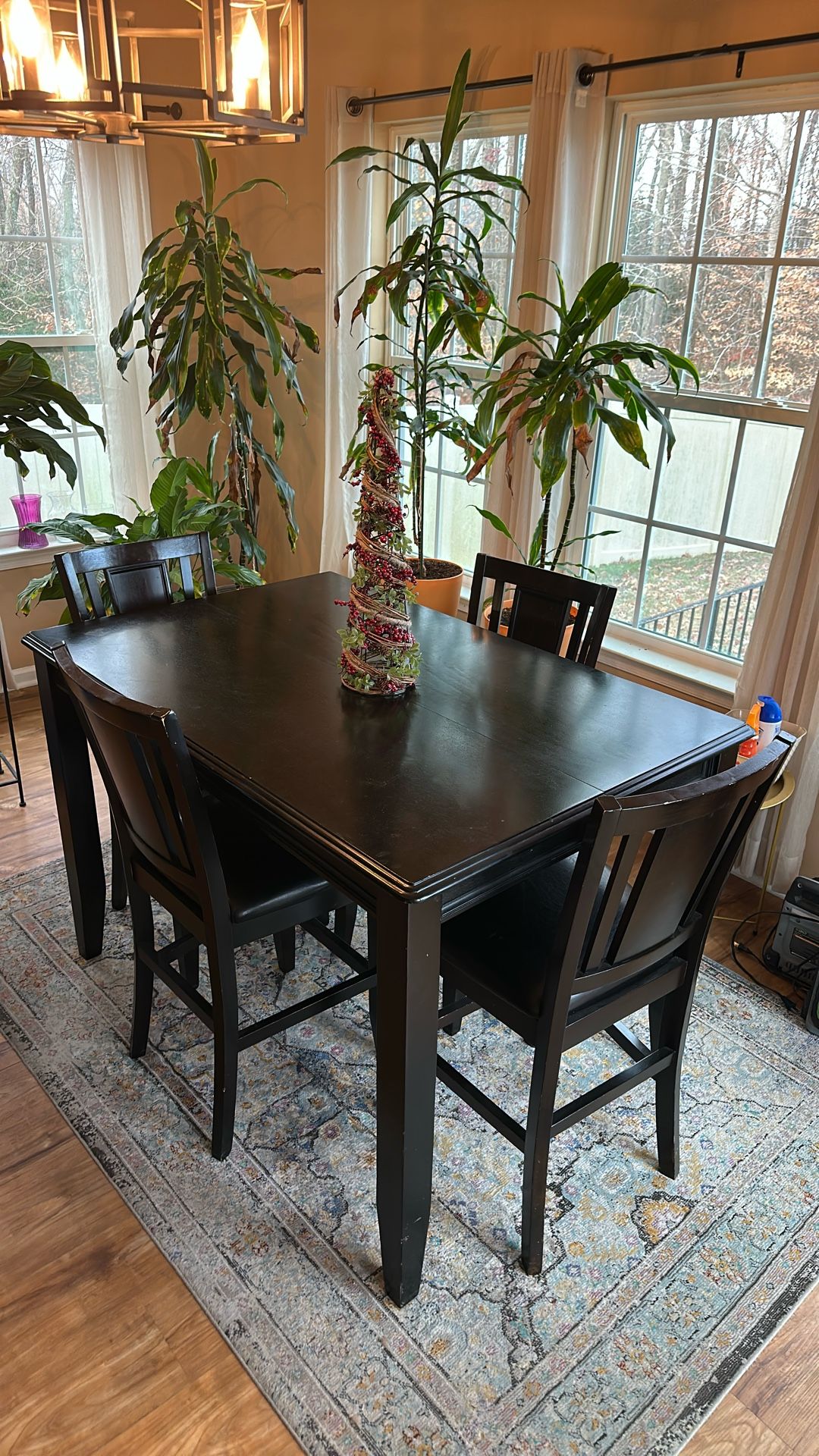 Dining Table w/4 Leather-top Chairs