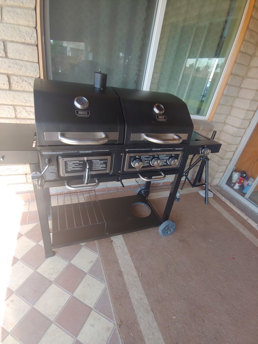3 Burner Gas/ Charcoal Grill