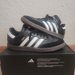 Men's Black Adidas Sambas