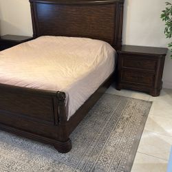 4 Pcs Brown Wood King  Bed bedroom Set With Dresser And Mirror