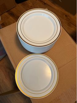 70 plastic plates