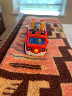 Fisher Price 2014 Little People Lift N Lower Fire Truck Lights Sound