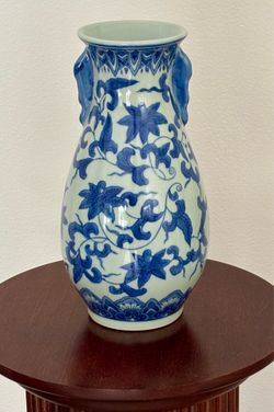 11” Qing Dynasty Blue and White Porcelain Vase