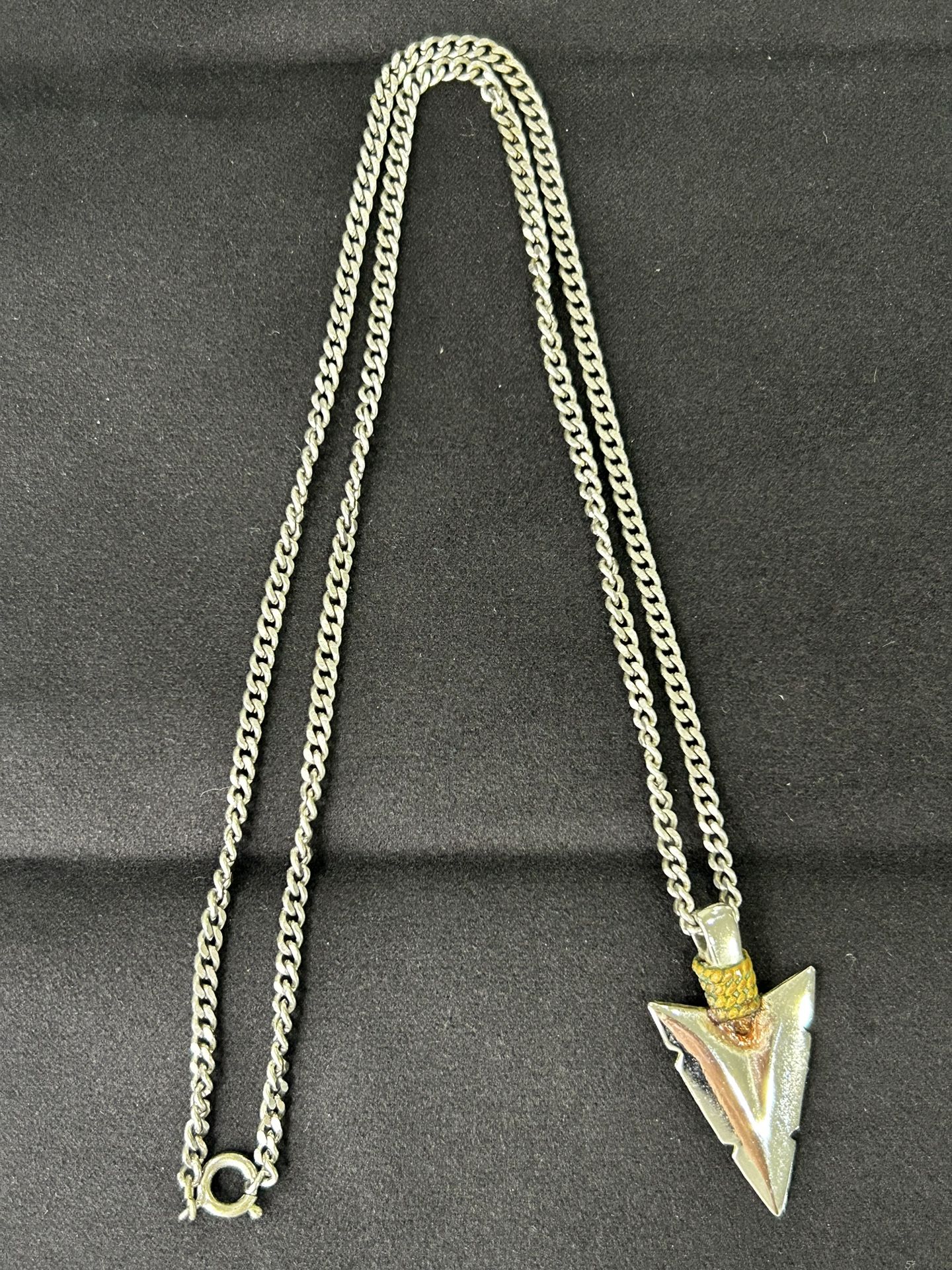 Vintage Avon Arrow Head 1977 Necklace 20" Chain 14 Grams Pendant Costume Two Tone