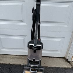 Vacuum Shark Lift Away